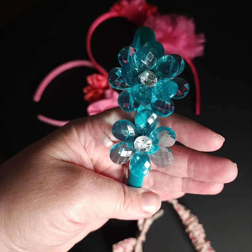 4 Head Bands And 1 Clip Floral and Solid Headband Set